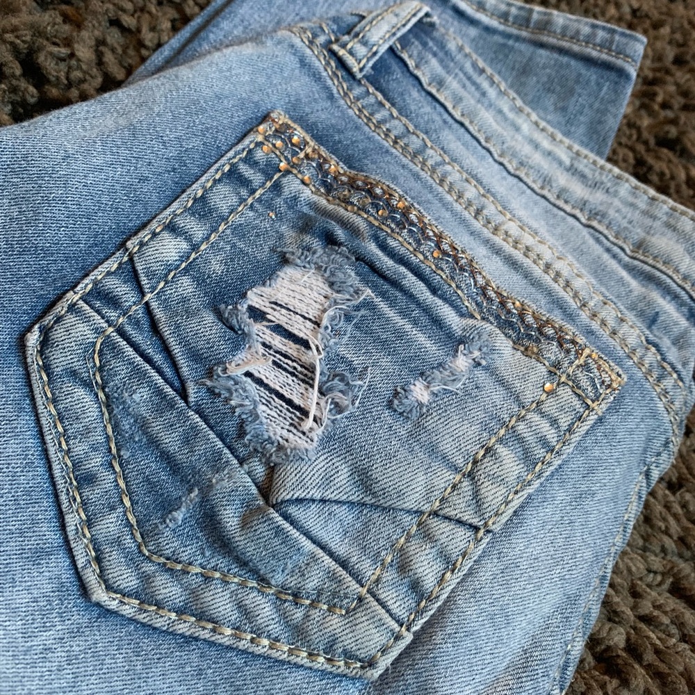 Buckle/Daytrip “Aeries Straight” Jeans